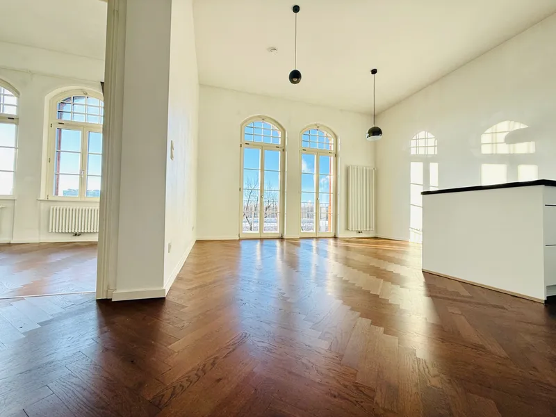 Helles, einladendes Studio mit Loftcharakter (möbliert) — photo 1